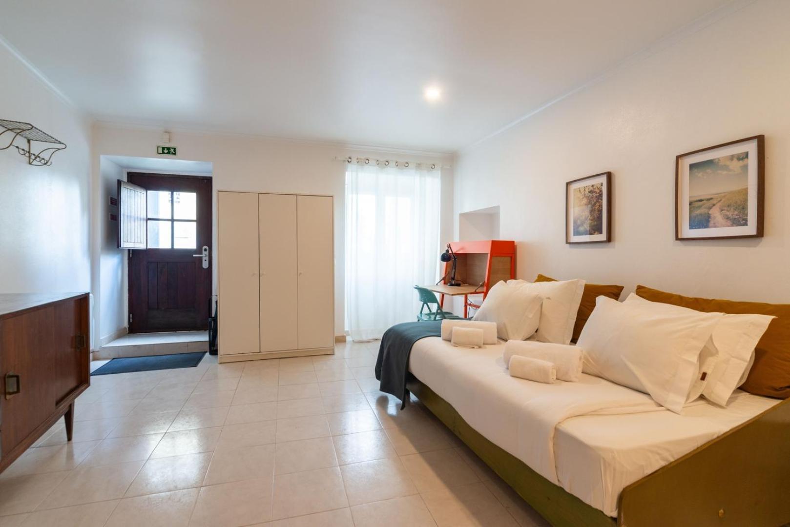 For 2 Just 250m From Largo Intendente * Lissabon