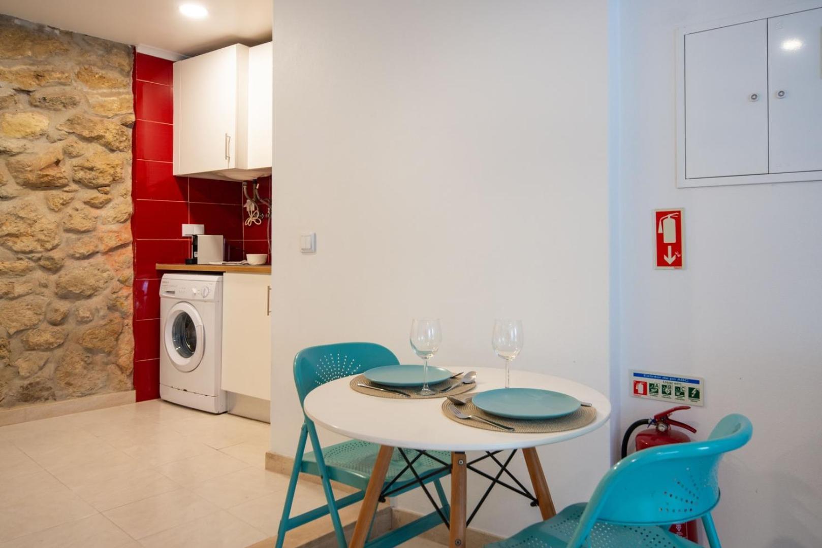 Apartment For 2 Just 250m From Largo Intendente *