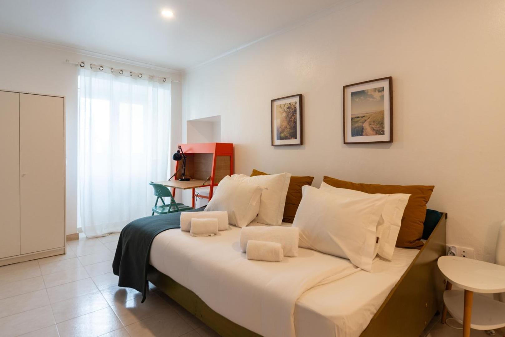 For 2 Just 250m From Largo Intendente * Lissabon