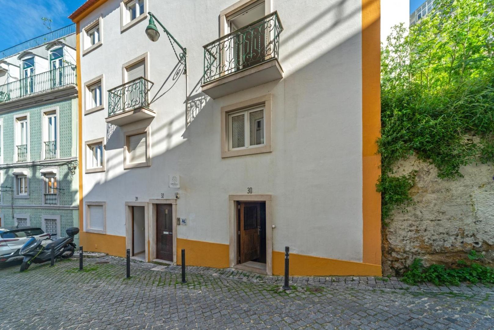 Apartment For 2 Just 250m From Largo Intendente *